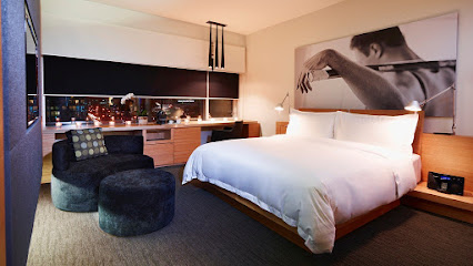 Le Germain Hotel Toronto Maple Leaf Square